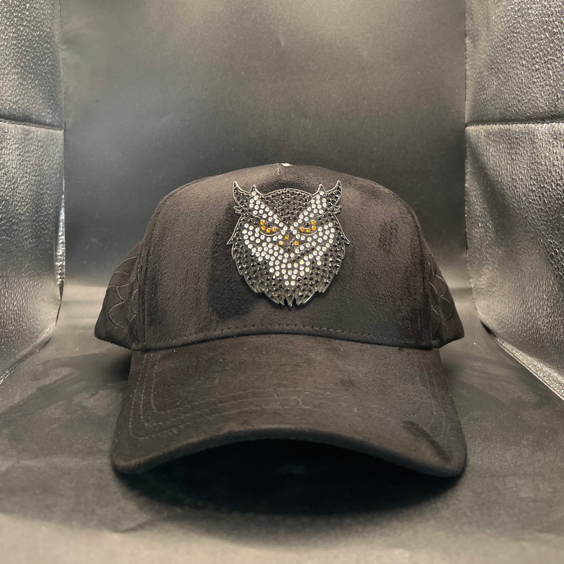 Barbas Hats x Luis R (El búho)
